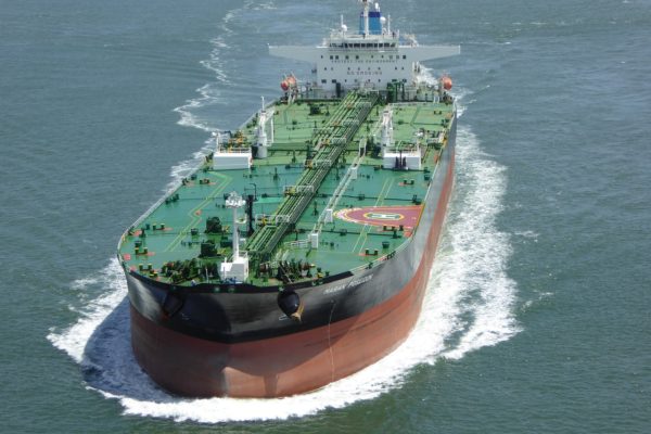 Petrolio al tappeto. Giappone calano esportazioni a marzo