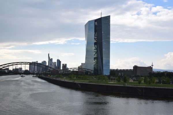 BCE, PEPP fino a marzo 2022. USA, balzo sussidi di disoccupazione