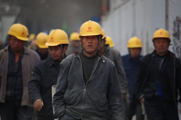 Cina, produzione industriale sale a sorpresa a maggio