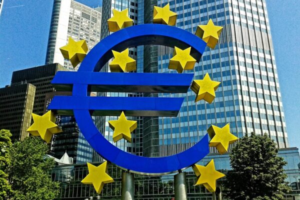 Tassi di interesse, BCE e FED in divergenza?